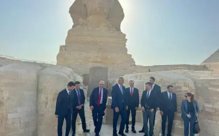 وزير الثقافة والسياحة التركي يزور أهرامات الجيزة ويشيد بتاريخ المنطقة