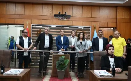 رئيس الوزراء يزور مركز السيطرة على الشبكة الوطنية للطوارئ والسلامة في ديوان المحافظة