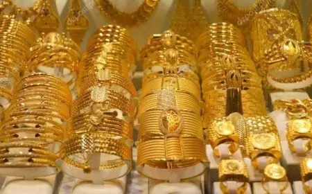 سعر الذهب في منتصف تعاملات اليوم الجمعة.. “كم سعر عيار 21؟”