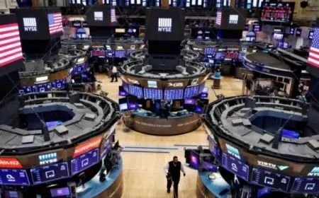 وول ستريت تواصل الصعود بفضل اتفاق تجاري بين الولايات المتحدة وبريطانيا