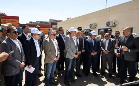 رئيس الوزراء يقوم بزيارة شركة قناة السويس للحاويات في ميناء شرق بورسعيد