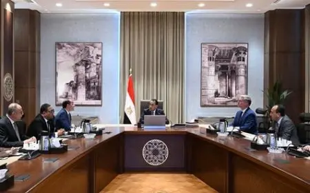 رئيس الوزراء يتابع جهود الحكومة لتحويل السيارات لاستخدام الغاز الطبيعي.