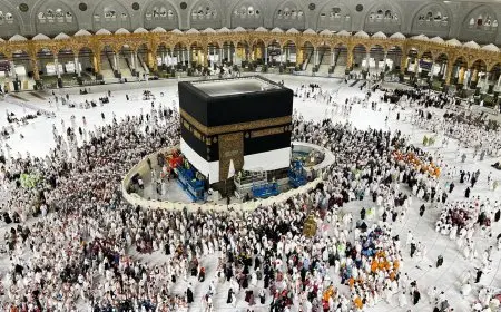 رفع كسوة الكعبة المشرفة بارتفاع 3 أمتار استعدادًا لموسم الحج 1446 هـ