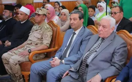 محافظ دمياط يوزع جوازات ومستلزمات الحج على الفائزين بقرعة هذا العام