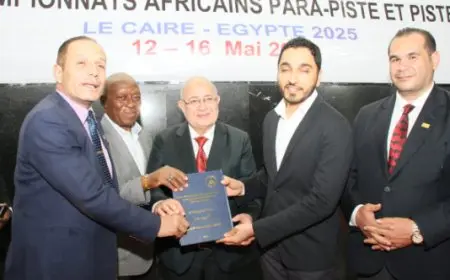 رئيس اتحاد الدراجات يكرم رموز اللعبة خلال البطولة الأفريقية للمضمار