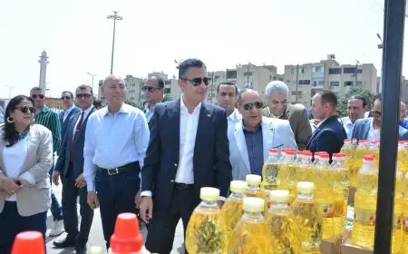 وزير التموين ومحافظ القاهرة يفتتحان سوق اليوم الواحد في مدينة نصر