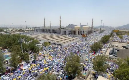 هل تغفر جميع الذنوب بالحج؟ | وجهتا نظر متباينتان