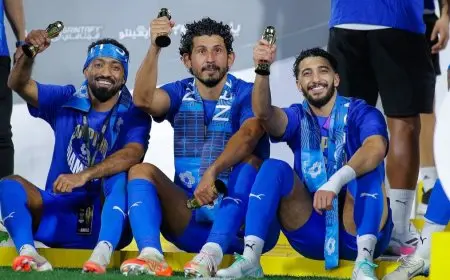 نيوم يحتفل بلقب دوري روشن السعودي وصعوده التاريخي