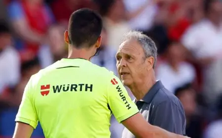 كاباروس يعبّر عن استيائه من الـ”فار” بعد طرد مدافع إشبيلية أمام ريال مدريد