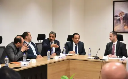 نائب وزير الصحة يتابع تطوير خدمات الغسيل الكلوي ومشروع الرعاية والحضانات