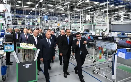 رئيس الوزراء يزور المصنع الجديد لشركة “سوميتومو” العالمية لإنتاج ضفائر السيارات الكهربائية