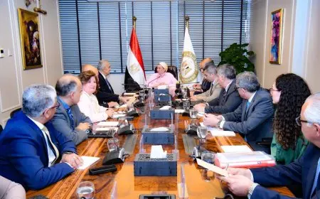 وزيرة البيئة تناقش جهود الوزارة في تعزيز المناخ الملائم للاستثمار