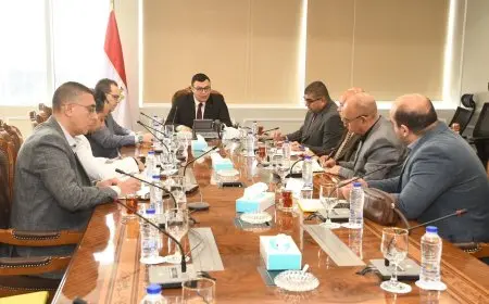 وزير الإسكان يجتمع برؤساء ومسؤولي أجهزة تنمية مدن غرب القاهرة
