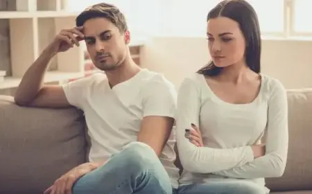 لماذا يحظر بعض الأزواج على زوجاتهم إنشاء صداقات؟