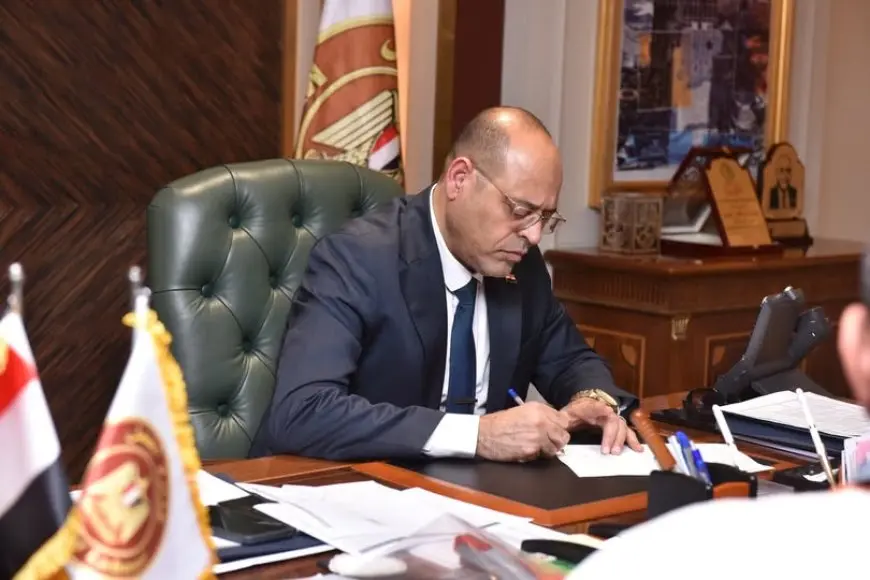 وزير العمل يمنح 200 ألف جنيه لكل أسرة متوفي و20 ألف جنيه للمصاب في حادث مصنع المنوفية