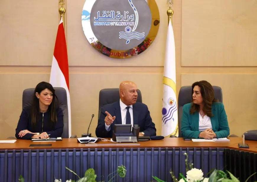 كامل الوزير يؤكد على ضرورة الإسراع في إنهاء المرافق في المناطق الصناعية الأربعة