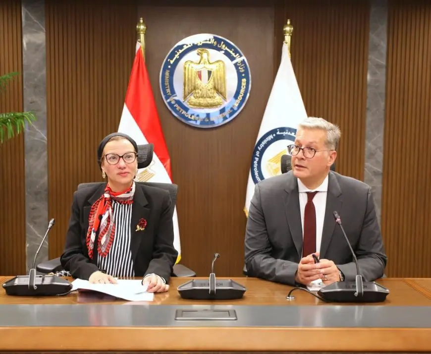 وزيرا البترول والبيئة يتباحثان حول آليات تقليل الانبعاثات الكربونية في مصر