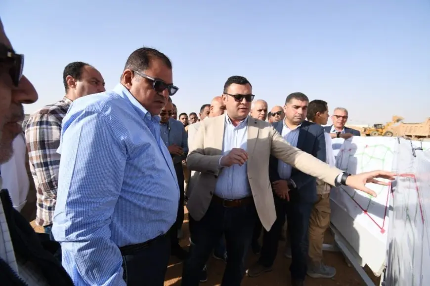 وزير الإسكان يختتم زيارته بتفقد مشروعات المرافق في جنيفة والرابية بالشروق