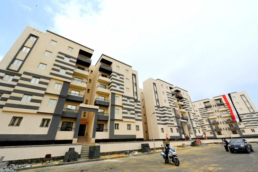وزير الإسكان يزور مشروع الإسكان الحر في السويس الجديدة