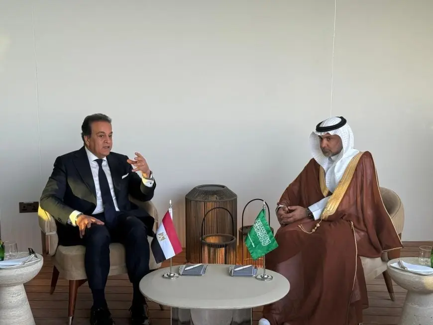 وزير الصحة يناقش مع نظيره السعودي آخر مستجدات التعاون بين البلدين