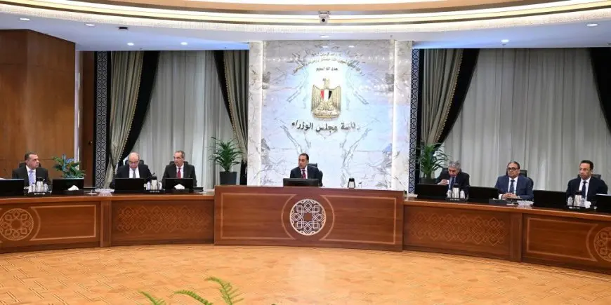 رئيس الوزراء يراقب تقدم تسهيل إجراءات دخول السياح في المطارات والمنافذ المختلفة