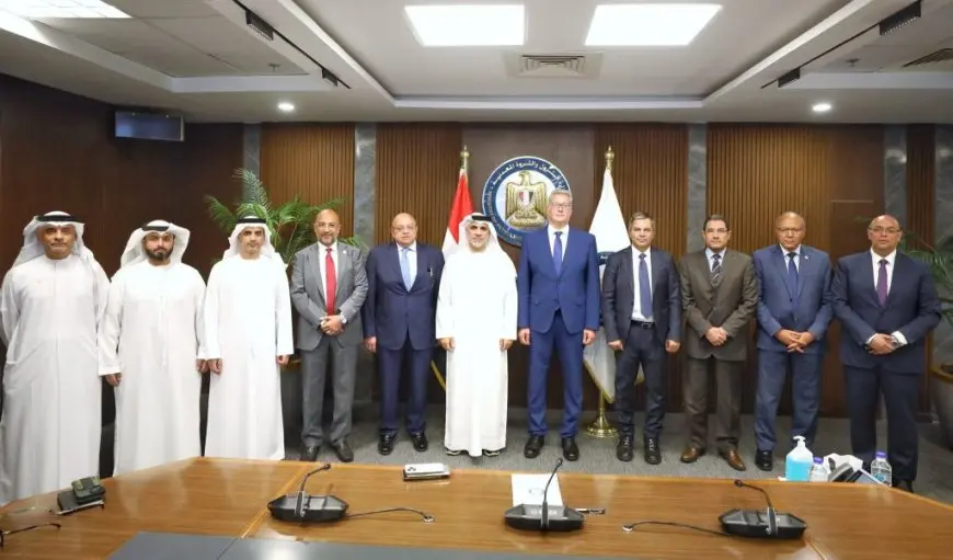 وزير البترول يناقش طرق تعزيز التعاون مع مجموعة موانئ أبوظبي