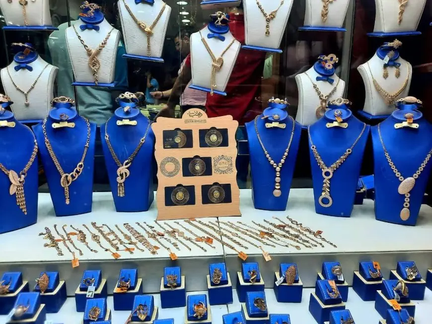 سعر الذهب الحالي في محلات الصاغة بعد ارتفاع أوقية الذهب عالميًا بمقدار 43 دولارًا