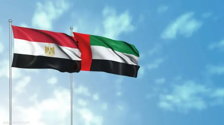 الإمارات ترسل قاربًا للاطمئنان على البحارة المصريين وتزويدهم بالمؤن للسفينة العالقة