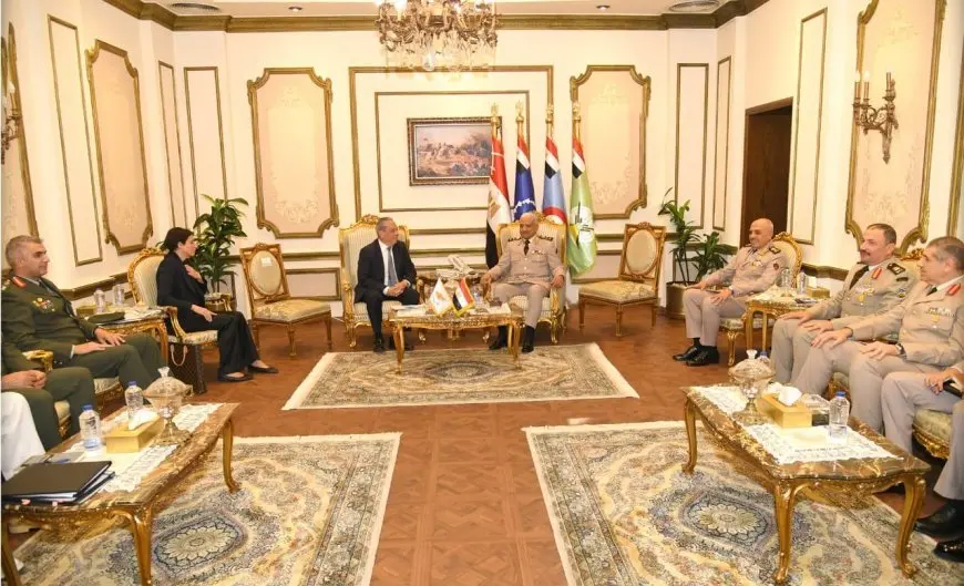 وزير الدفاع يتباحث مع نظيره القبرصي حول المستجدات الراهنة على الصعيدين الدولي والإقليمي