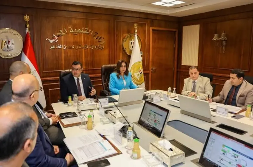 اجتماع وزيري التنمية المحلية والإسكان حول اللجنة العليا لتراخيص المحال العامة