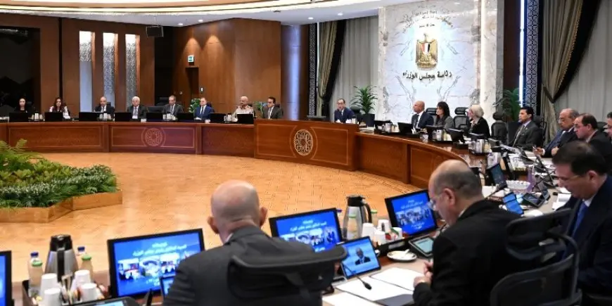 رئيس الوزراء يتابع جهود اللجنة الطبية العليا والاستغاثات بمجلس الوزراء خلال شهر أبريل المنقضي