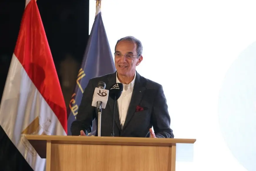 وزير الاتصالات يدعو محافظ طوكيو لزيارة مصر لتبادل الخبرات