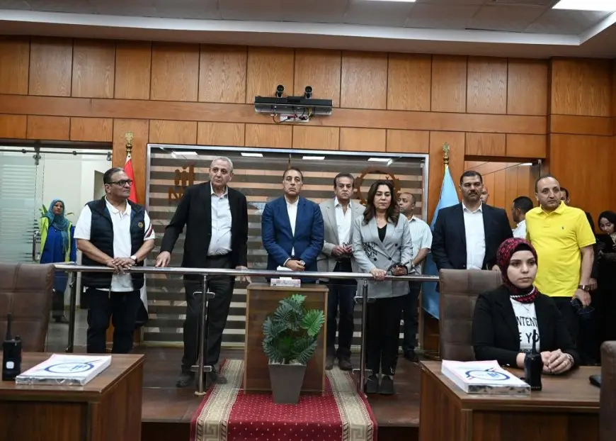 رئيس الوزراء يزور مركز السيطرة على الشبكة الوطنية للطوارئ والسلامة في ديوان المحافظة