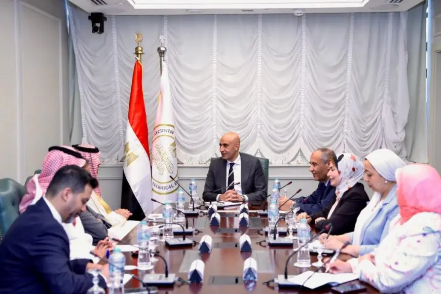 وزير التعليم يناقش مع مدير مكتب التربية العربي لدول الخليج سبل تعزيز التعاون