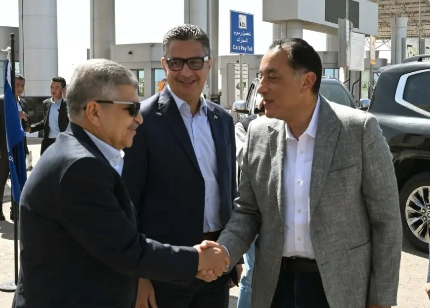 رئيس الوزراء يباشر تفقد وافتتاح مجموعة من مشروعات المنطقة الاقتصادية لقناة السويس