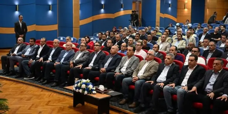 رئيس الوزراء يشهد عرض الخطة الشاملة لتطوير ميناء غرب بورسعيد