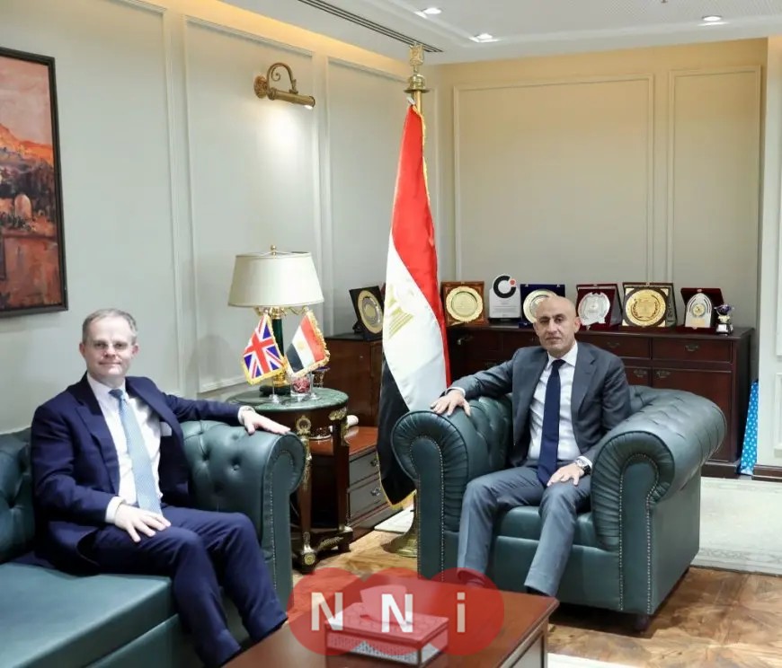 وزير التعليم يناقش مع السفير البريطاني تعزيز التعاون في المشاريع التعليمية