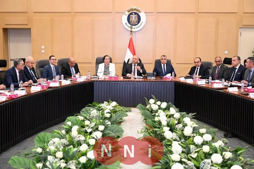 كامل الوزير يترأس الاجتماع الثالث والعشرين للمجموعة الوزارية للتنمية الصناعية ويؤكد على ضرورة حماية الموارد البيئية