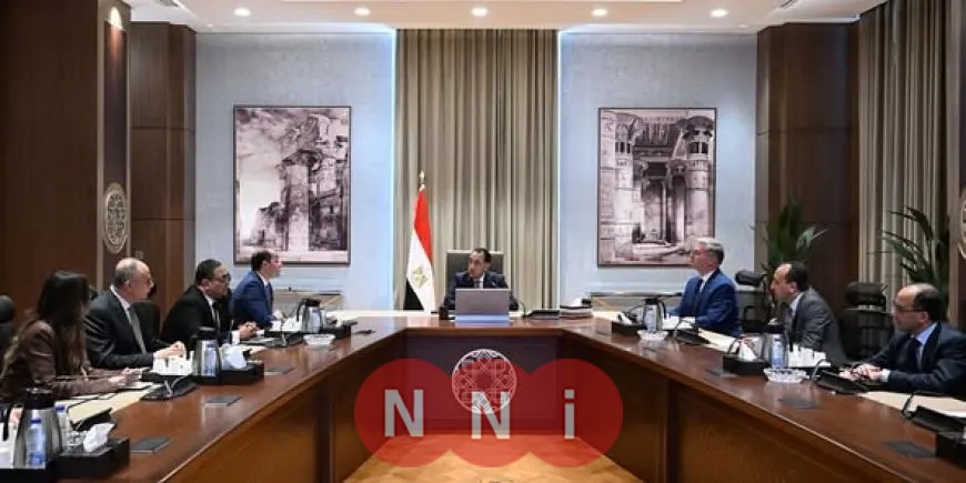 رئيس الوزراء يتابع جهود الحكومة لتحويل السيارات لاستخدام الغاز الطبيعي.