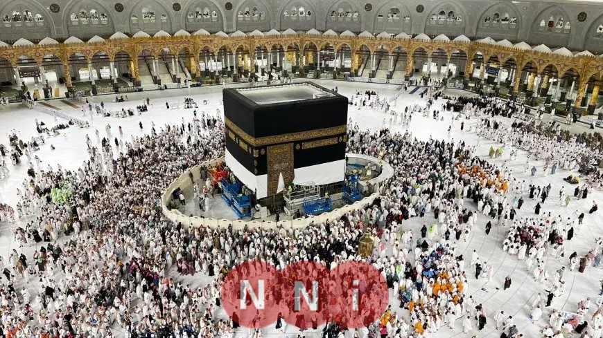 رفع كسوة الكعبة المشرفة بارتفاع 3 أمتار استعدادًا لموسم الحج 1446 هـ
