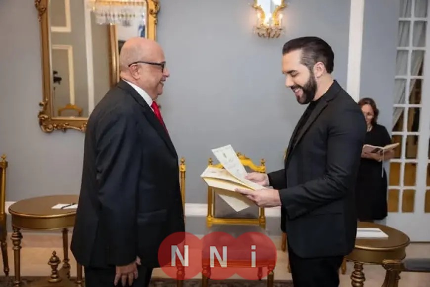 السفير المصري غير المقيم يسلم أوراق اعتماده لرئيس السلفادور