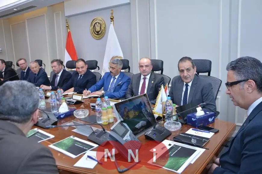وزير التموين يرأس اجتماعًا موسعًا لمتابعة آليات رصد السلع الأساسية