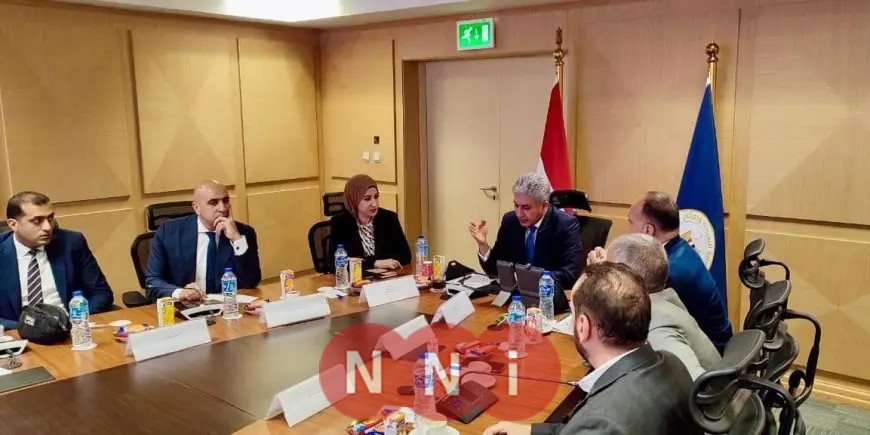 وزير السياحة يناقش طرق تنفيذ التأشيرة الاضطرارية في المنافذ الجوية
