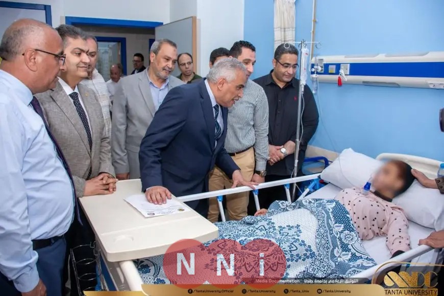رئيس جامعة طنطا يزور طالبات كلية علوم الرياضة للاطمئنان على صحتهن