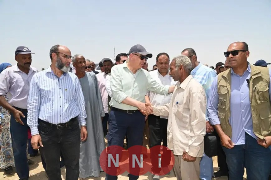 وزير الري يزور مشروعات الري المتطورة في مزارع قصب السكر بأسوان