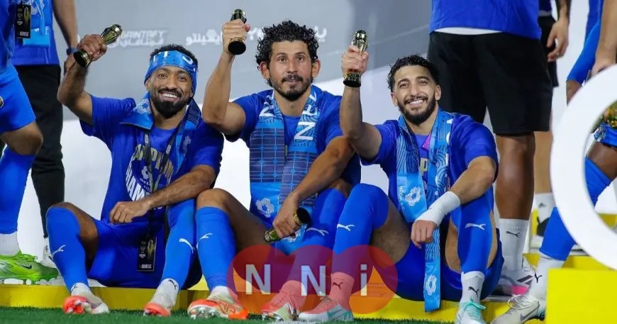 نيوم يحتفل بلقب دوري روشن السعودي وصعوده التاريخي