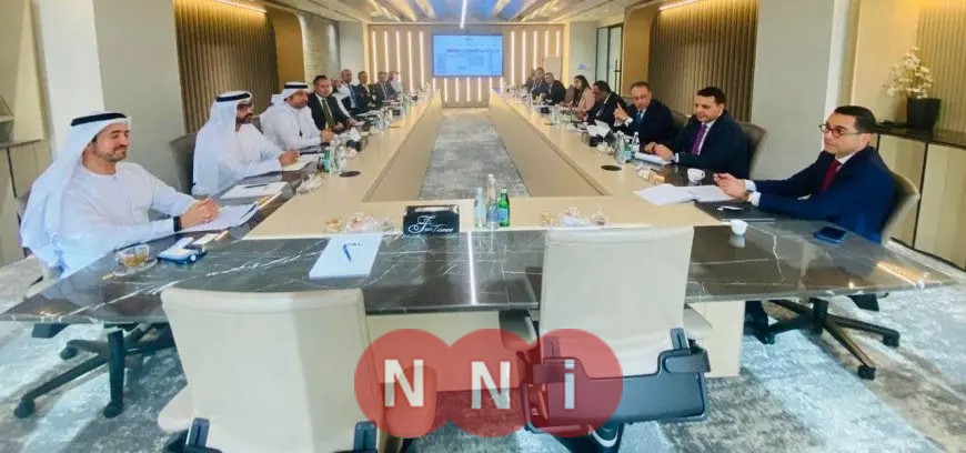 وزير الاستثمار يستعرض فرص التعاون مع رئيس مجموعة أبوظبي للطيران