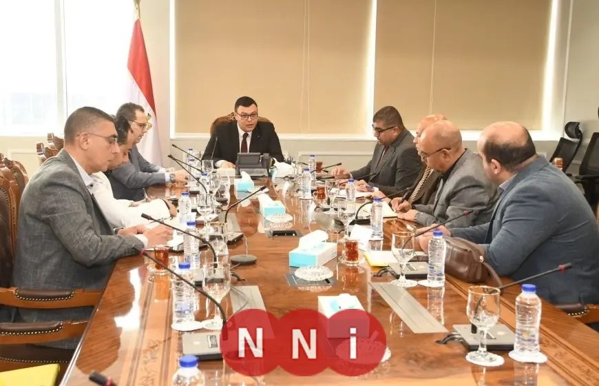 وزير الإسكان يجتمع برؤساء ومسؤولي أجهزة تنمية مدن غرب القاهرة