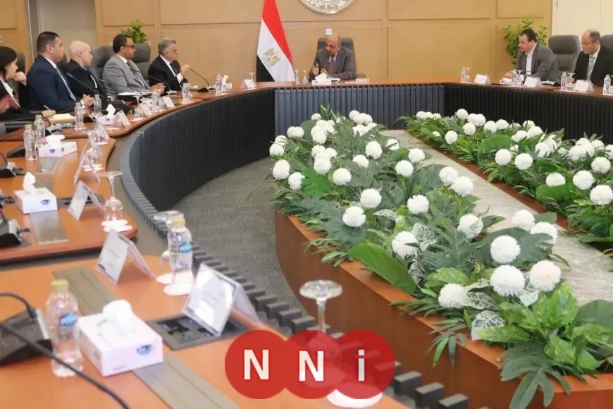 وزير الكهرباء يُسلّم شهادات تأهيل لأربعة مشروعات في مجال إنتاج الطاقة المتجددة