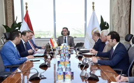 وزير التموين يناقش استراتيجيات التطوير ودعم الإنتاج المحلي مع رئيس شركة السكر